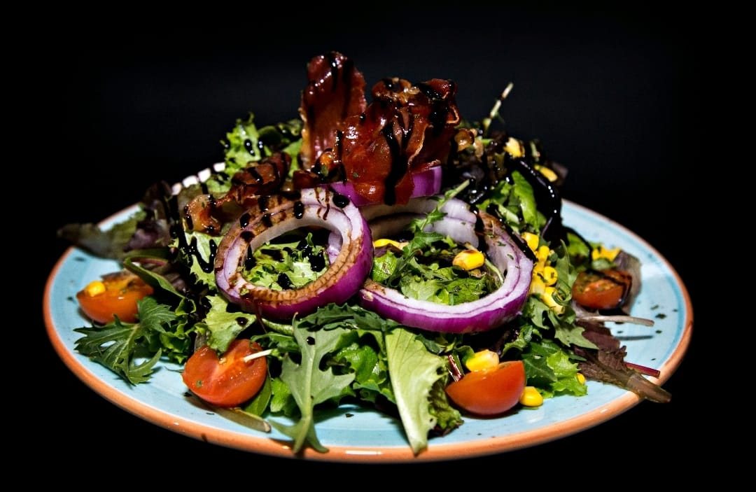 Ensalada de la cena antes del espectáculo flamenco