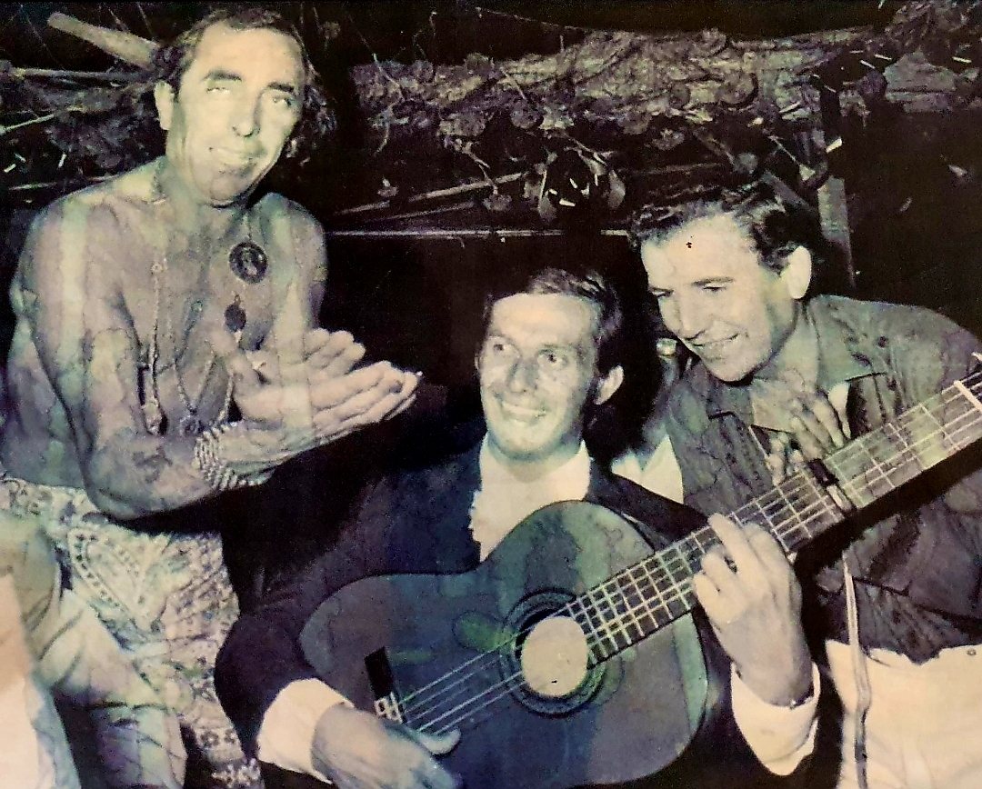 Pepe Esteve con la guitarra en El Pirata